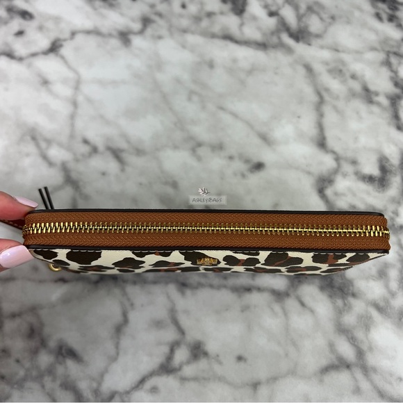 Tory Burch Emerson Printed Zip Continental Wallet Wristlet In Leopard Print - Picture 3 of 7